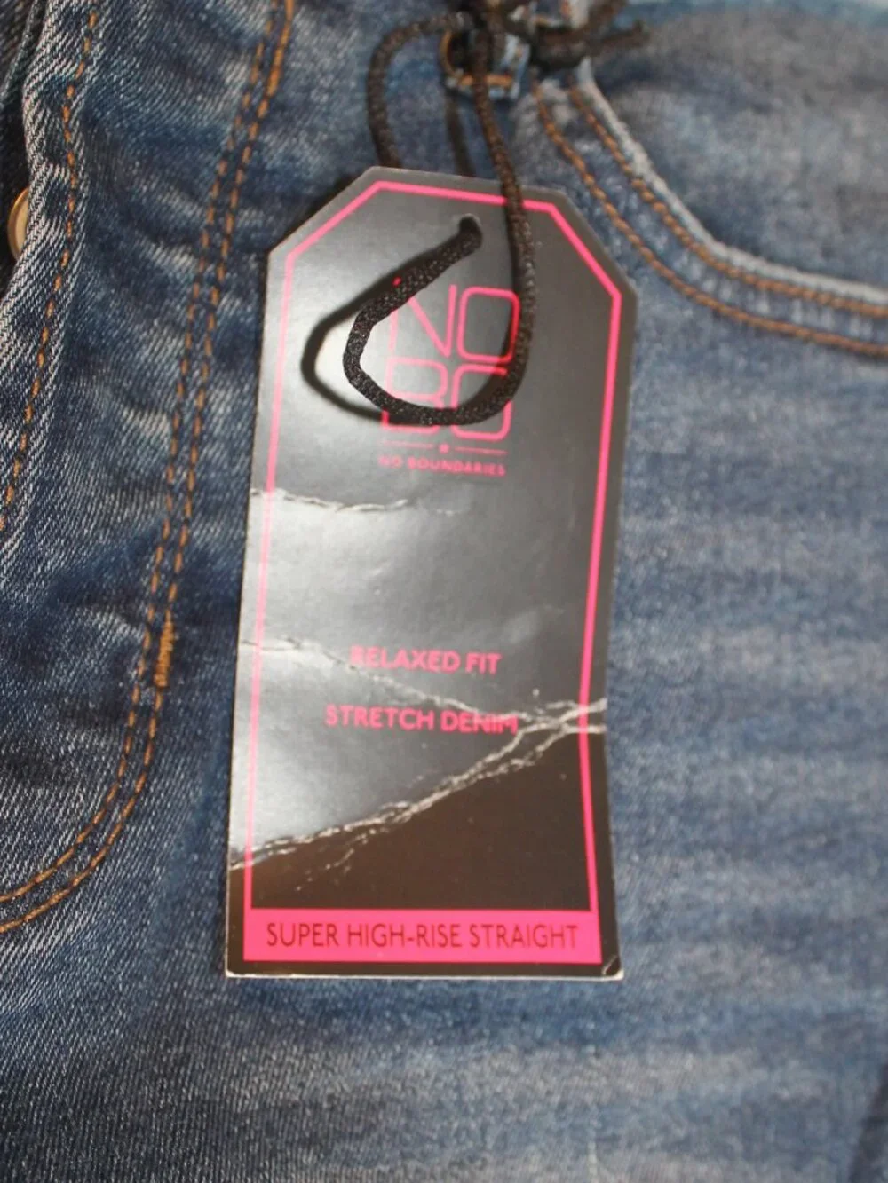 NWT No Boundaries Distressed High Rise Boyfriend Jeans Size 9 Juniors
